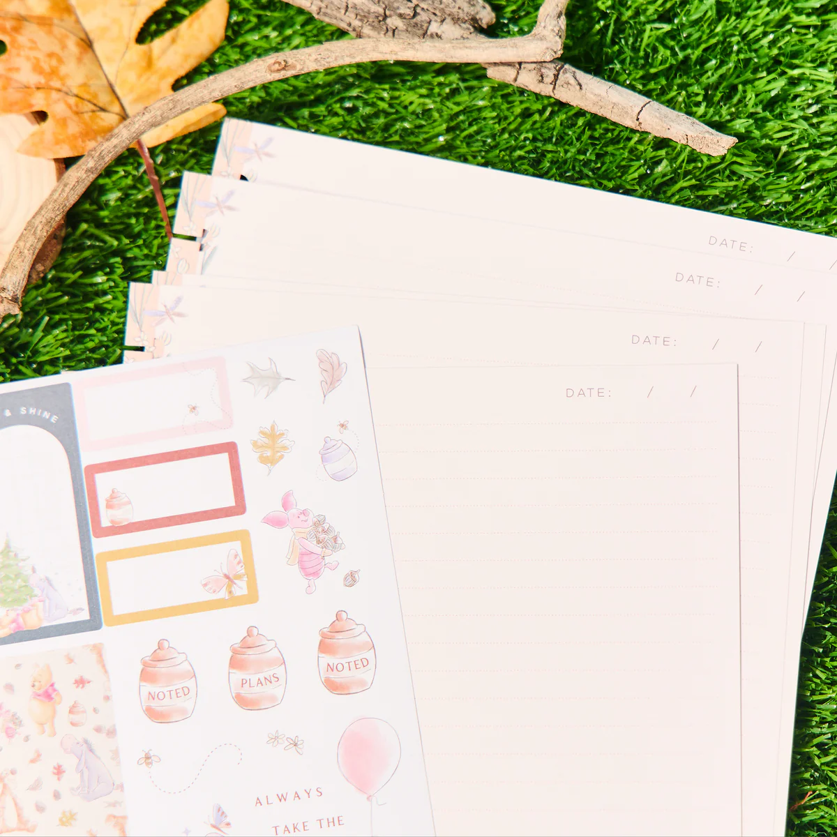 Disney Winnie the Pooh Seasonal - Classic Accessory Pack 7 Disney Winnie the Pooh Seasonal - Classic Accessory Pack