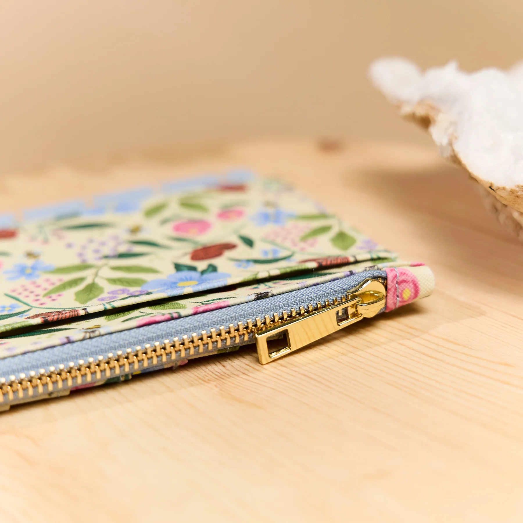 Buzzy Garden - Snap In Classic Card Holder Wallet 13 Buzzy Garden - Snap In Classic Card Holder Wallet
