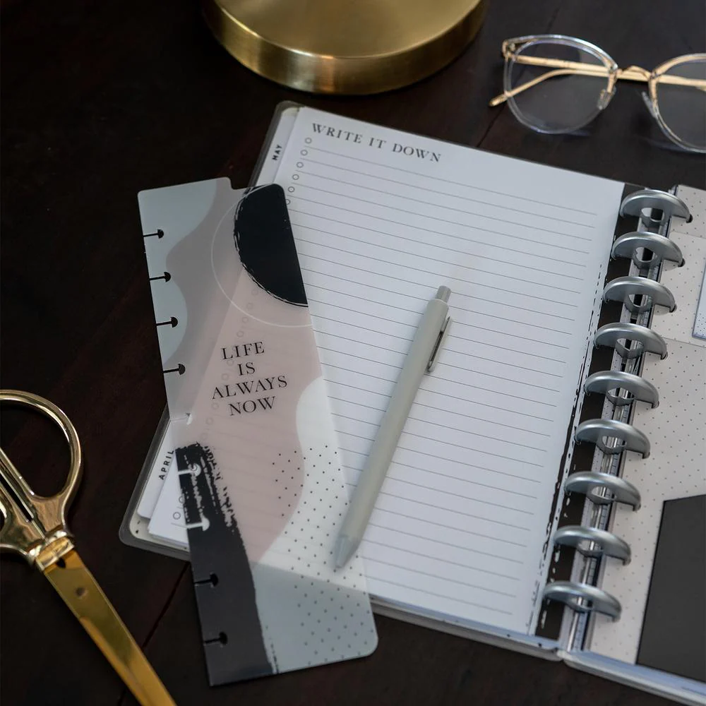Black and White Classic Accessory Pack